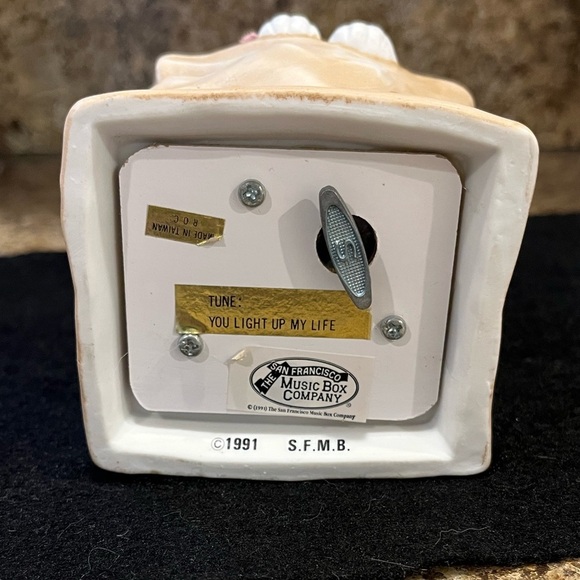 San Francisco Music Box Co. Ceramic Cat Figurine with Pink Bow Music Box - Picture 9 of 13